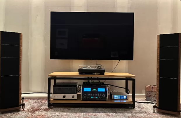 Muebles rack Eclipse Barcelona - rack audio modular en Barcelona 3 mesa instalada